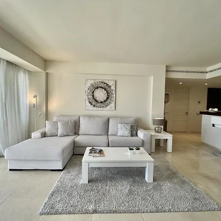 28 - A Flamingos, Benahavis Apartment