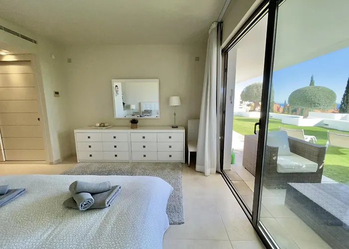 28 - A Flamingos, Benahavis Apartment Estepona